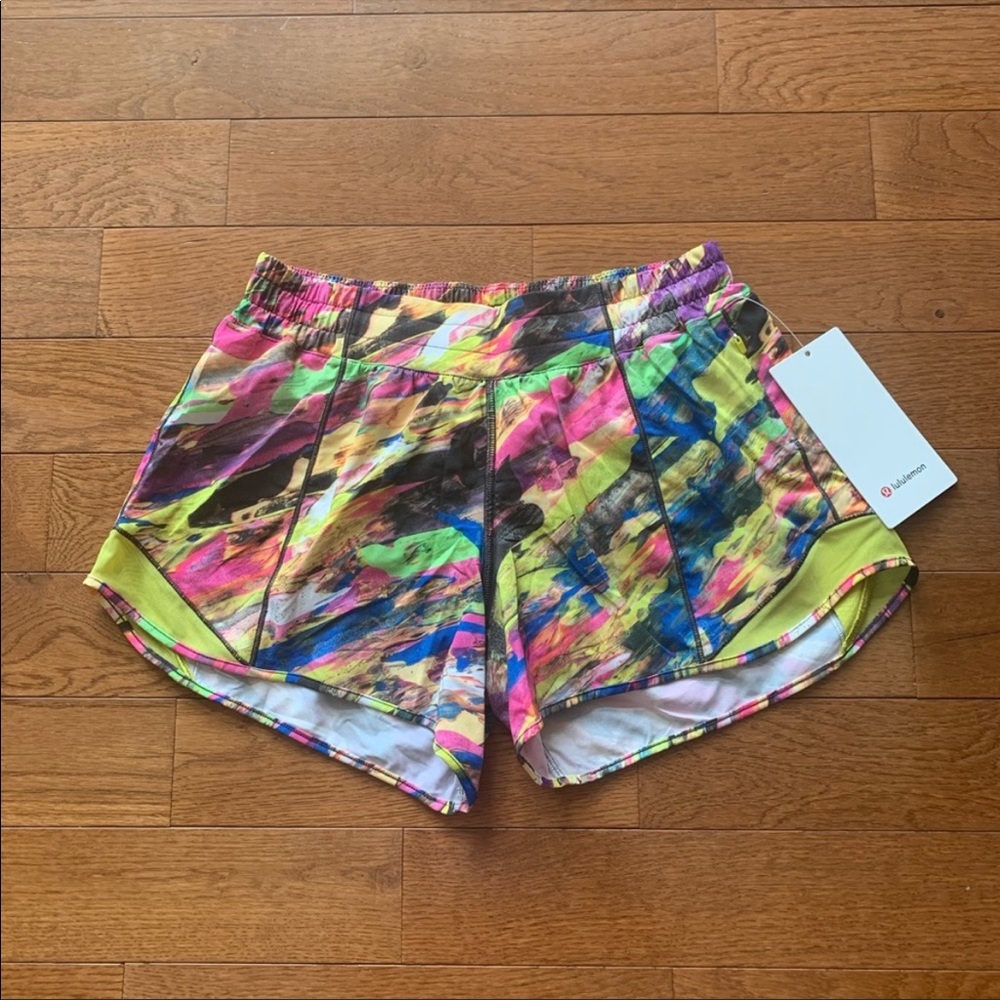🔥LULULEMON HOTTY HOT SHORT 4”-CATALYST MULTI-8🔥 - Picture 3 of 15